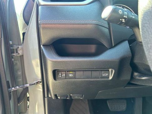 Used 2021 Toyota RAV4 XLE w/ Convenience Package FWD image 18