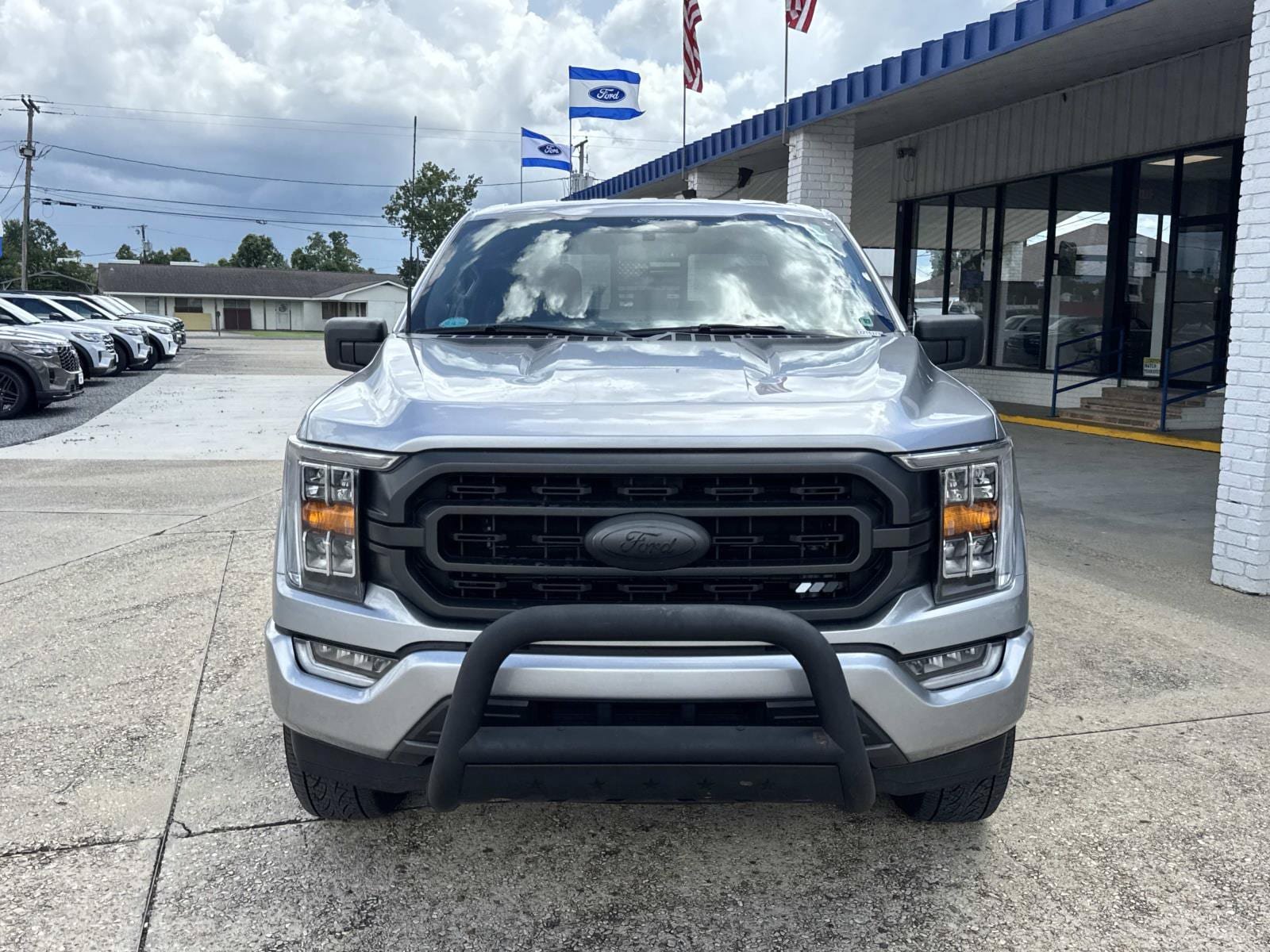 Used 2022 Ford F150 4x4 SuperCrew Hybrid image 2