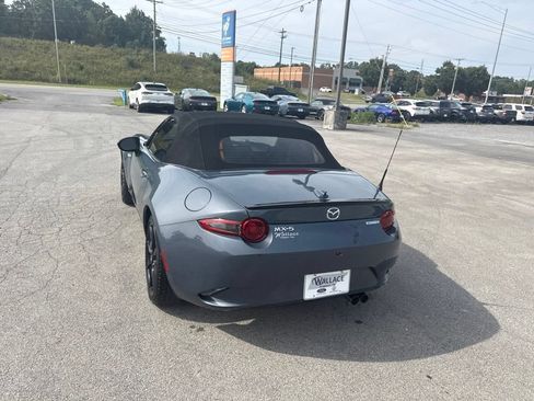Used 2021 MAZDA MX-5 Miata Club RWD image 11