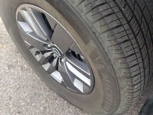 Used 2025 Nissan Frontier SV w/ SV Convenience Package image 9