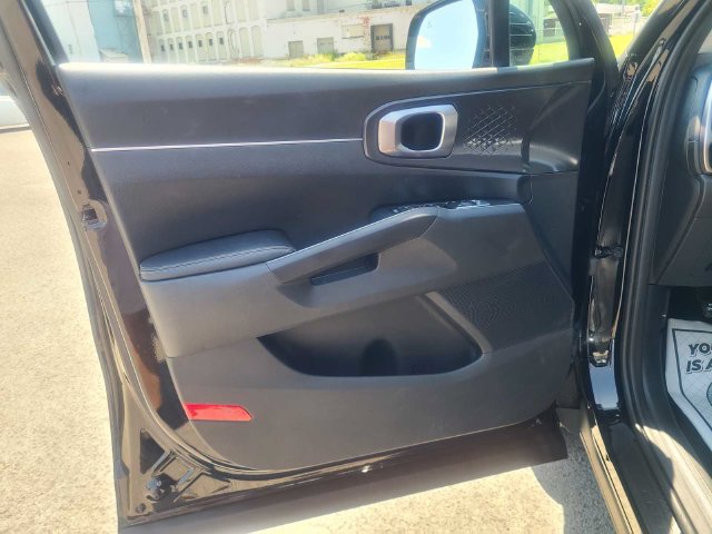 Used 2023 Kia Sorento LX AWD/4WD image 16