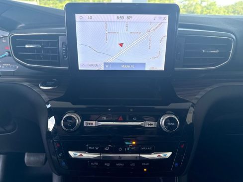 Used 2022 Ford Explorer Limited w/ Equipment Group 301A AWD/4WD image 13