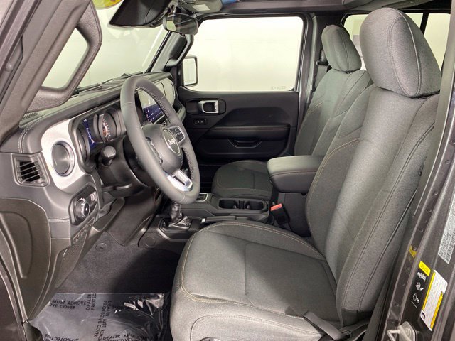Used 2026 Jeep Wrangler Unlimited Sahara AWD/4WD image 18