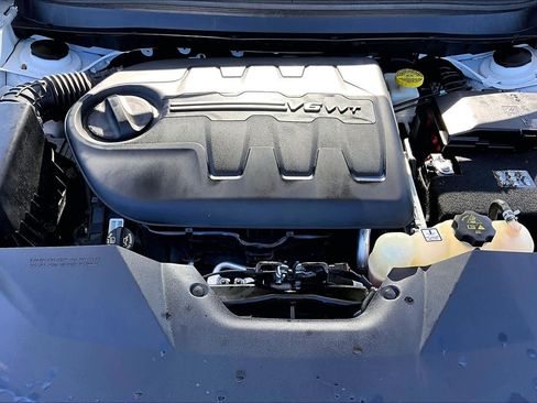 Used 2021 Jeep Cherokee Latitude Lux w/ Mopar Interior Package image 32