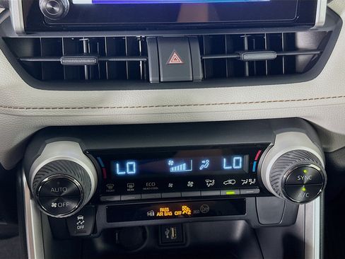 Used 2025 Toyota RAV4 XLE w/ Convenience Package image 24