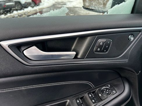 Used 2022 Ford Edge Titanium AWD/4WD image 24