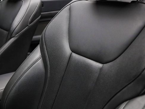 Used 2023 BMW M440i Convertible w/ Premium Package image 18