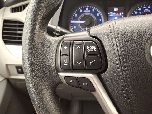 Used 2020 Toyota Sienna L FWD image 17