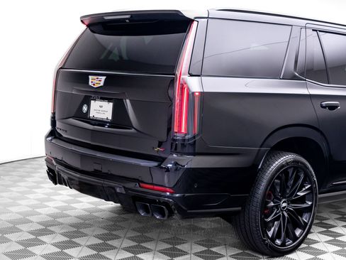 New 2026 Cadillac Escalade V w/ LPO, ONYX Package AWD/4WD image 34