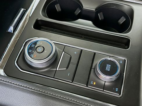 Used 2024 Ford Expedition Max XLT image 25