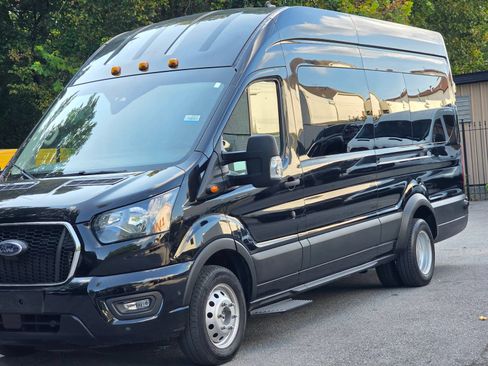 Used 2024 Ford Transit 350 XLT RWD image 2