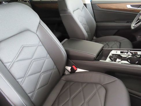 Used 2025 Volkswagen Atlas SE FWD image 27