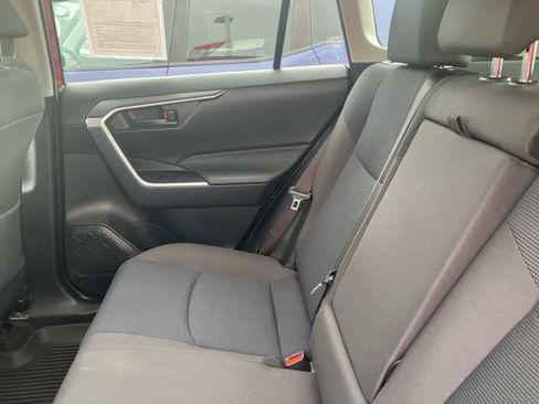 Used 2022 Toyota RAV4 LE AWD/4WD image 32