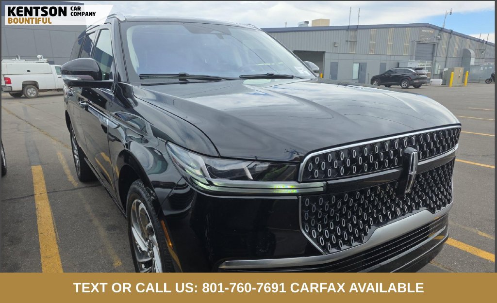 Used 2025 Lincoln Navigator Reserve AWD/4WD image 2