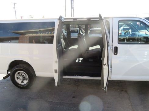 Used 2019 Chevrolet Express 3500 LT w/ LT Preferred Equipment Group image 17