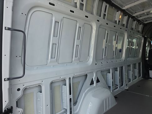 Used 2025 Mercedes-Benz Sprinter 2500 image 11