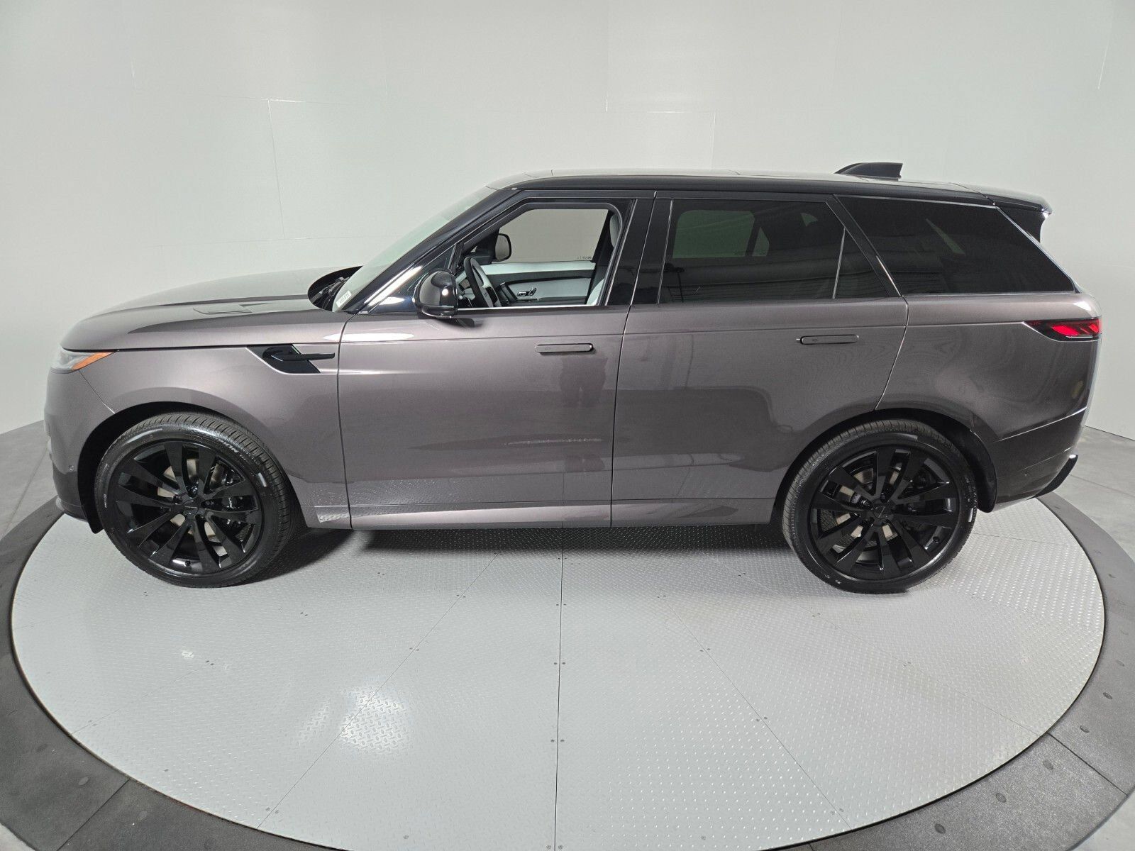 New 2026 Land Rover Range Rover Sport Dynamic SE AWD/4WD image 34