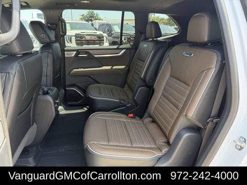 New 2026 GMC Acadia Denali Ultimate w/ LPO, Floor Liner Package AWD/4WD image 25