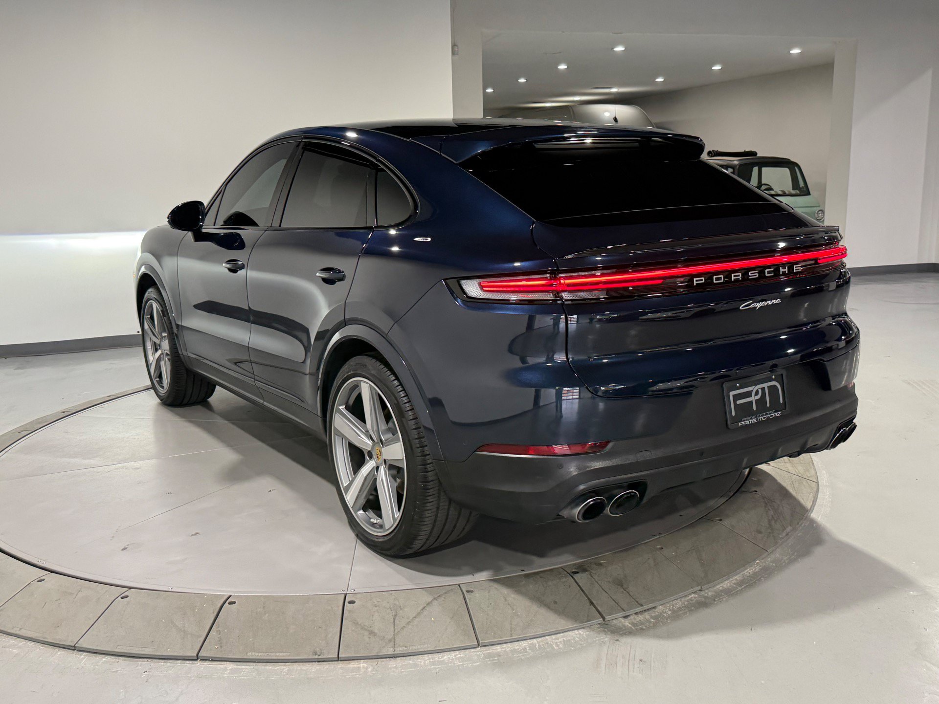Used 2024 Porsche Cayenne Coupe AWD/4WD image 11