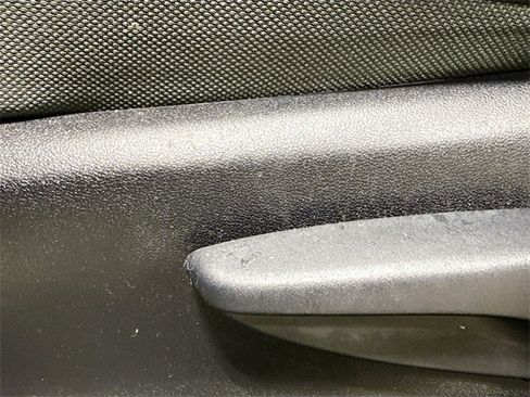 Used 2019 Toyota Highlander LE image 17