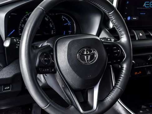 Used 2024 Toyota RAV4 SE image 18