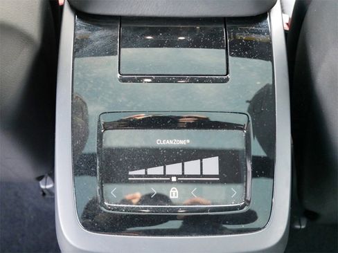 Used 2018 Volvo S90 T8 Inscription w/ Convenience Package image 11