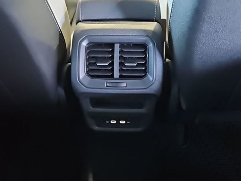 New 2026 Volkswagen Taos SE image 18