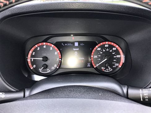 Used 2024 Nissan Frontier PRO-4X w/ Technology Package image 15