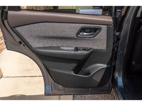 Used 2023 Nissan Rogue SV AWD/4WD image 17