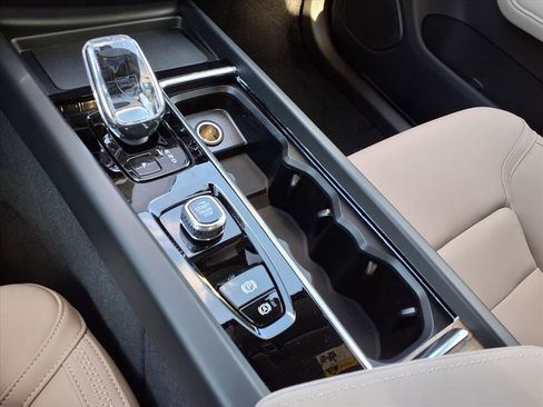 New 2026 Volvo XC60 B5 Plus w/ Protection Package Premier image 14