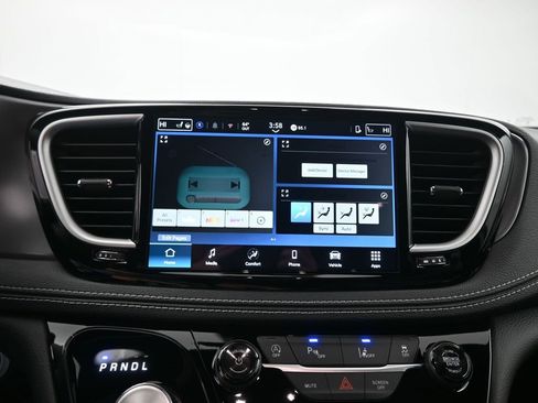 New 2026 Chrysler Pacifica Select image 3