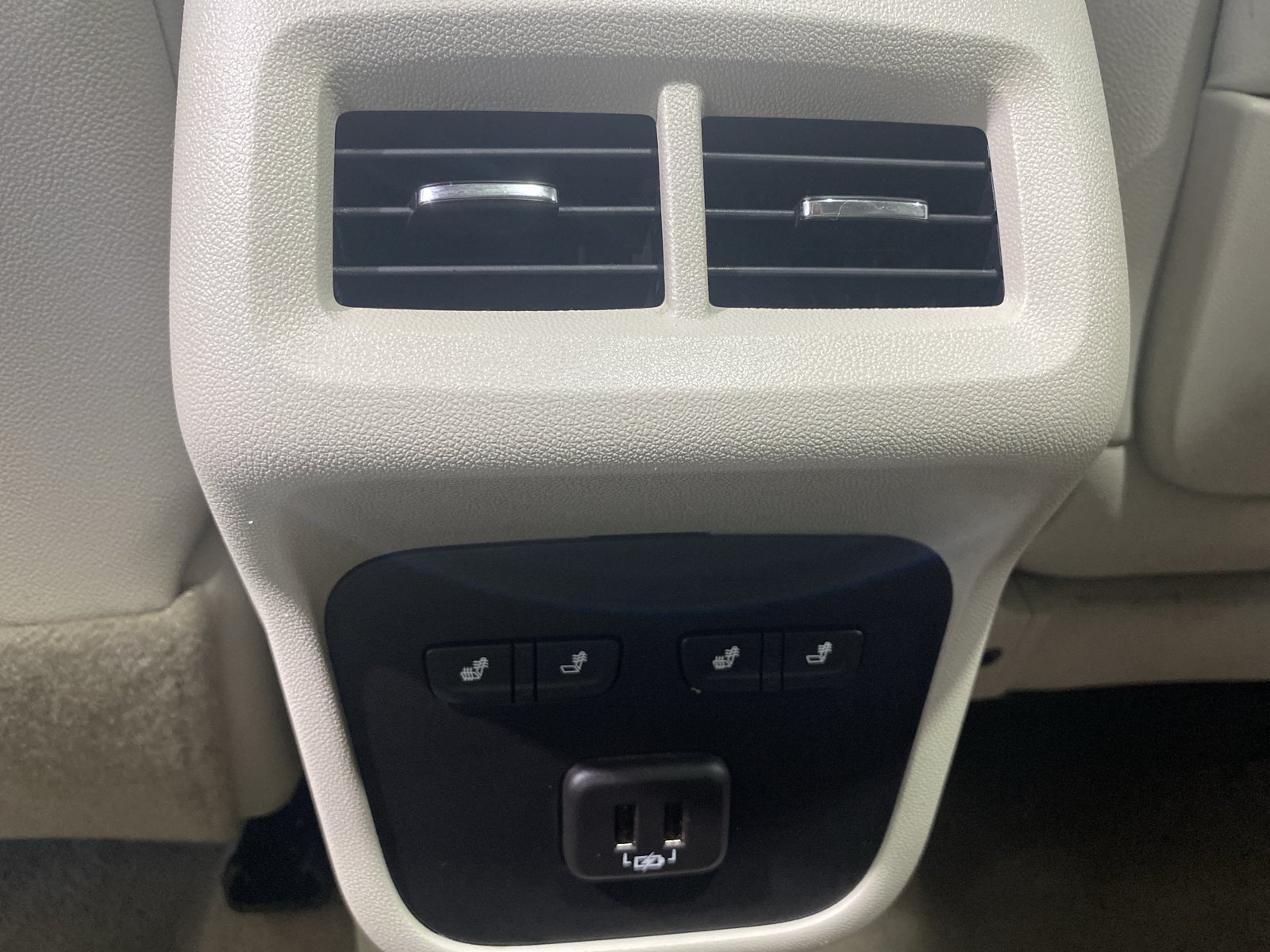 Used 2024 GMC Terrain Denali w/ Denali Premium Package AWD/4WD image 13