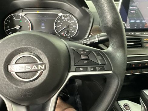 Used 2023 Nissan Altima 2.5 SV FWD image 28