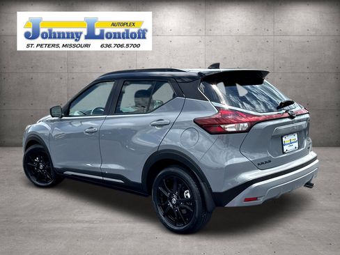 Used 2021 Nissan Kicks SR w/ SR Premium Package FWD image 3