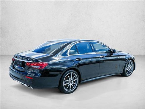 Used 2023 Mercedes-Benz E 350 4MATIC Sedan image 5