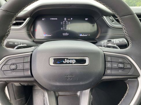 Certified 2023 Jeep Grand Cherokee L Laredo AWD/4WD image 17