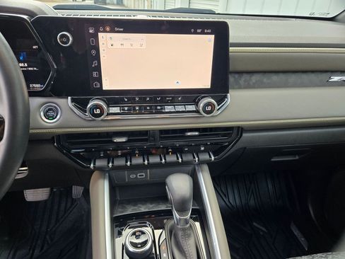 Used 2024 Chevrolet Colorado ZR2 w/ Safety Package image 19