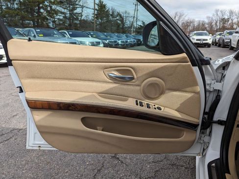 Used 2012 BMW 328i xDrive Wagon image 10