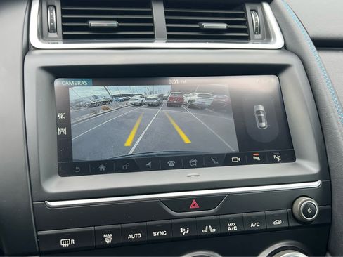Used 2019 Jaguar E-PACE R-Dynamic SE image 36