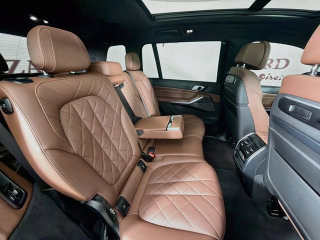 Used 2024 BMW X7 xDrive40i AWD/4WD image 34