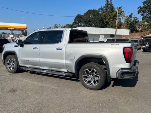 Used 2022 GMC Sierra 1500 SLT w/ SLT Premium Plus Package AWD/4WD image 8