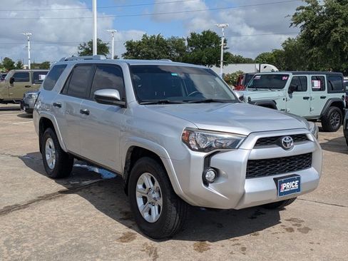 Used 2017 Toyota 4Runner SR5 image 3