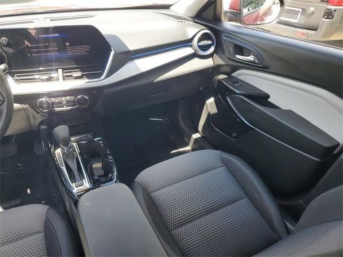 Used 2024 Chevrolet Trax LT image 16