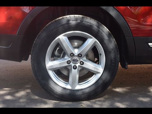 Used 2019 Ford Explorer XLT w/ Equipment Group 202A FWD image 40