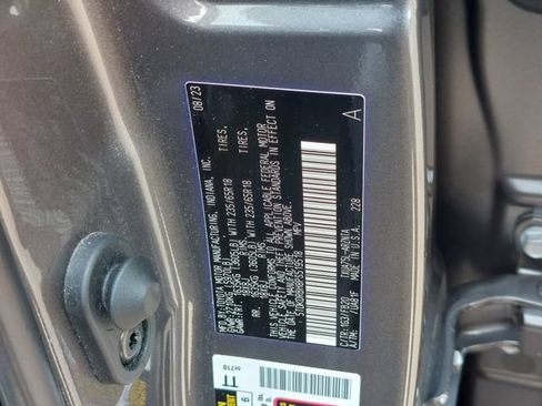 Used 2023 Toyota Highlander LE AWD/4WD image 41