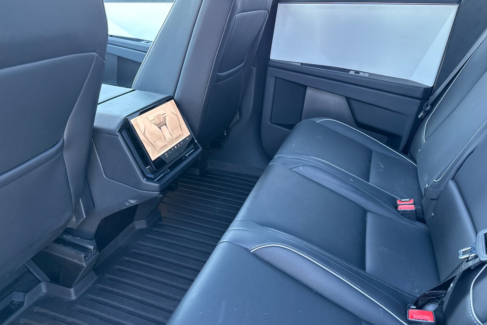 Used 2024 Tesla Cybertruck AWD Crew Cab image 10