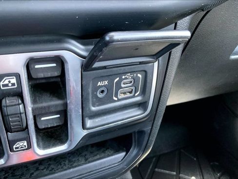 Used 2023 Jeep Gladiator Sport AWD/4WD image 17