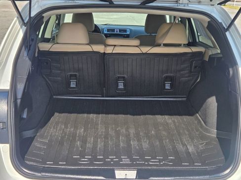 Used 2016 Subaru Outback 2.5i Limited image 12