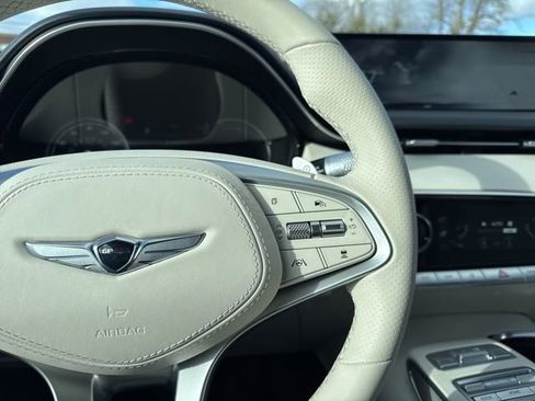 Used 2024 Genesis Electrified GV70 Advanced image 20