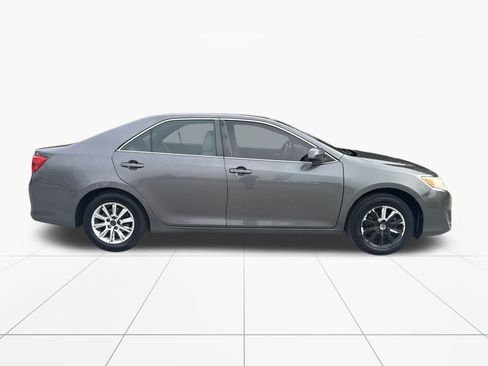Used 2013 Toyota Camry L image 10